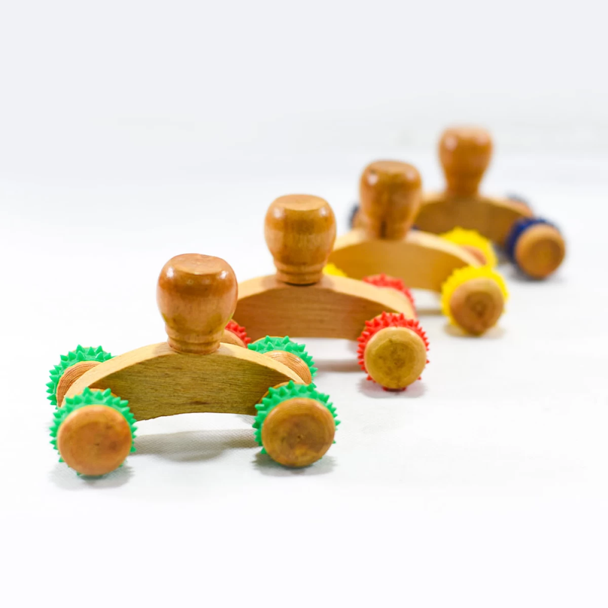 Masajeador Rodillo Madera Pequeño Ruedas de Colores – CJ2309-940